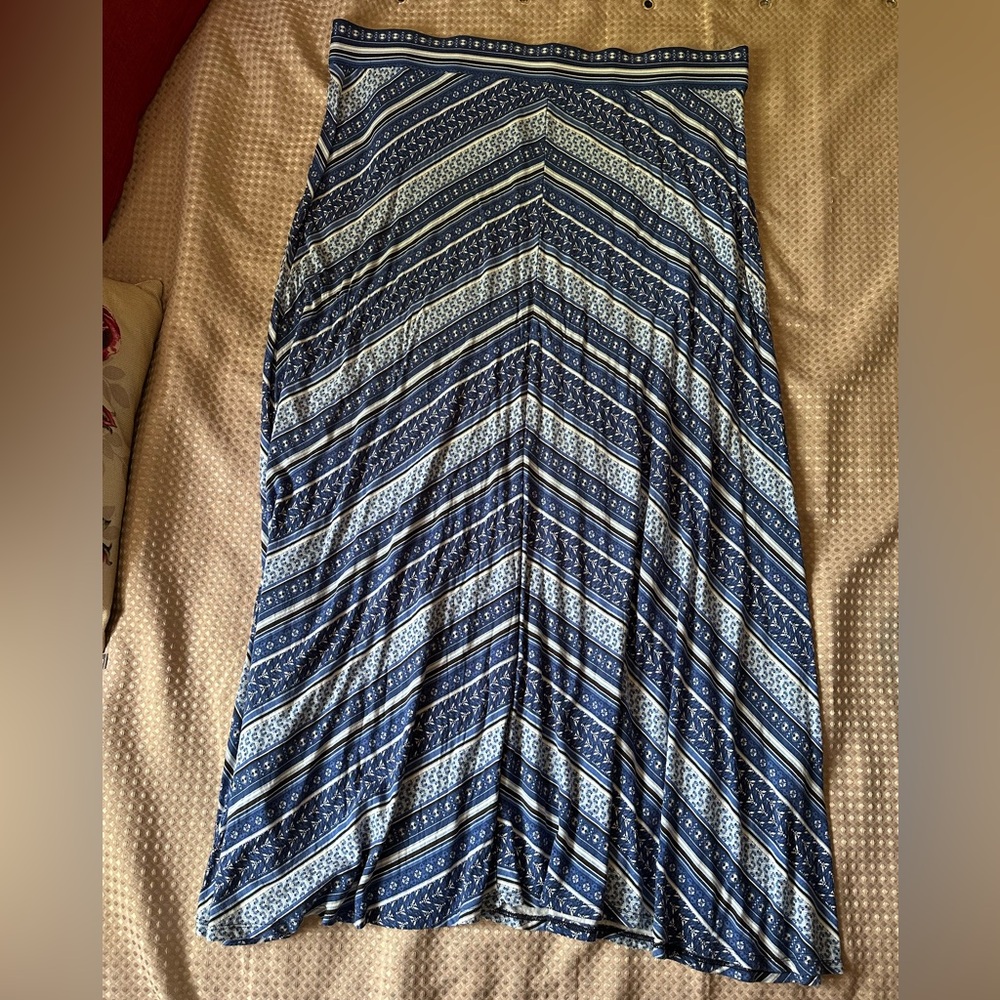 🍉WOMAN 2X EUC Blue Patterned Women's maxi Skirt, soft, a-line flat waistband